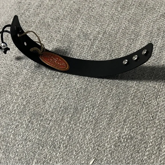 Y2K NWT faux leather wristband iron cross. Three metal snaps adjust for wrists - Picture 4 of 4